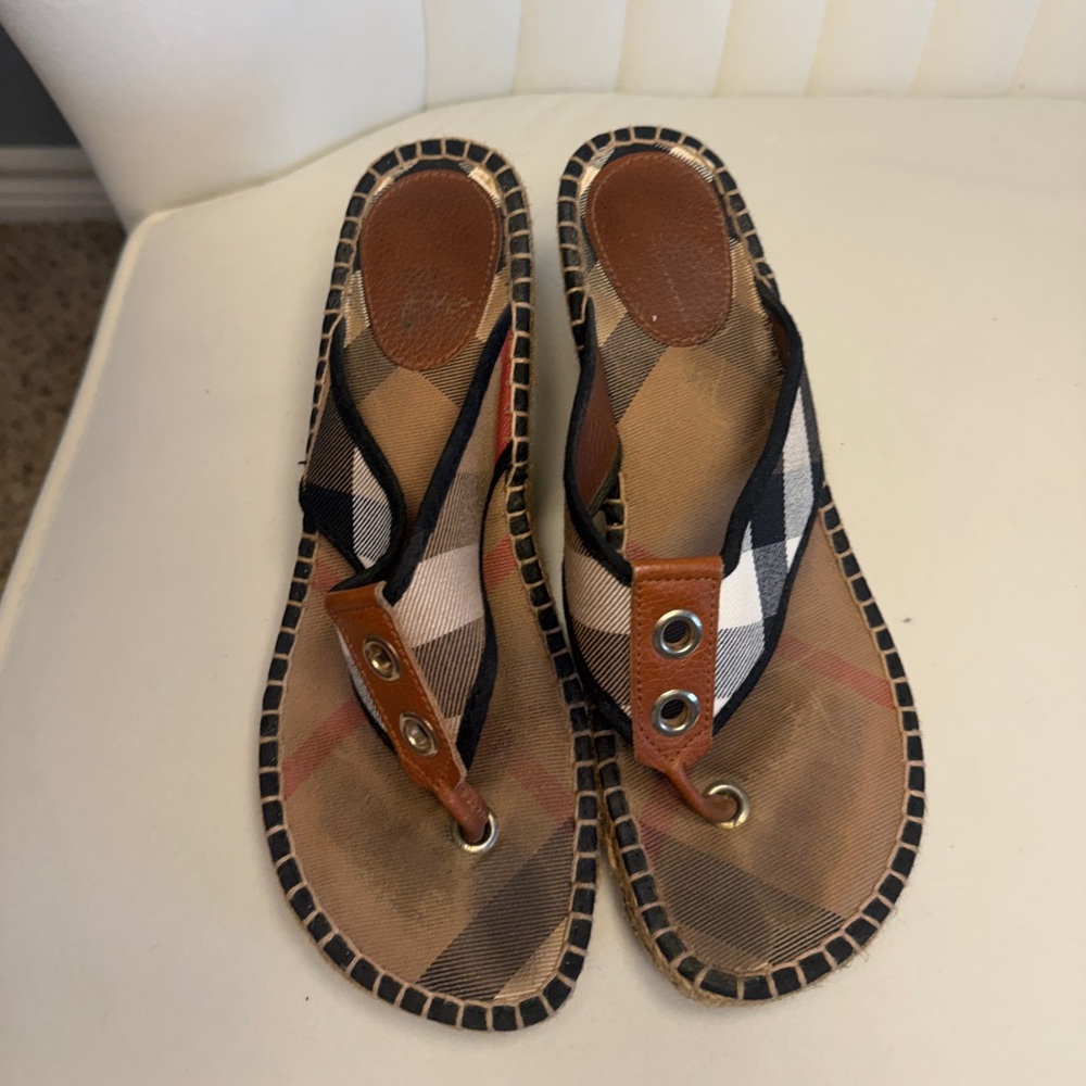 Burberry Plaid Wedge Thong Sandals Slip On Eyelet Accent Fabric Women